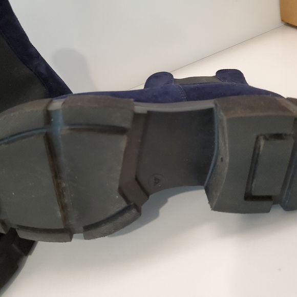 Triver Flight Navy Suede Lug Sole Ladies Chelsea Boot US Sz 8.5, EU 38 - Picture 9 of 10